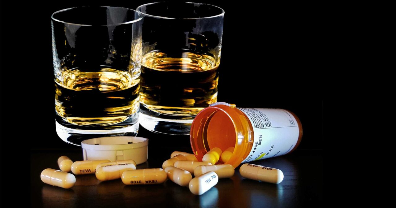 alcol-droga-bicchieri-whisky-pillole-1280×672